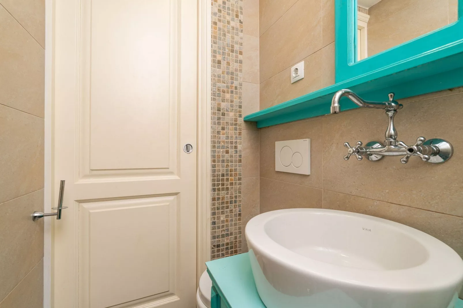 Guest House Lumin - Twin Room with City View (Third Floor) (BR3)-Bathroom