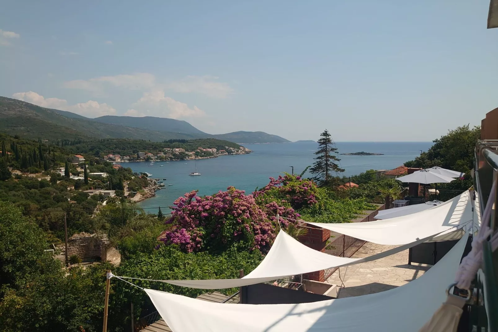 Villa Peragić - Triple Room with Balcony and Private External Bathroom-Vue