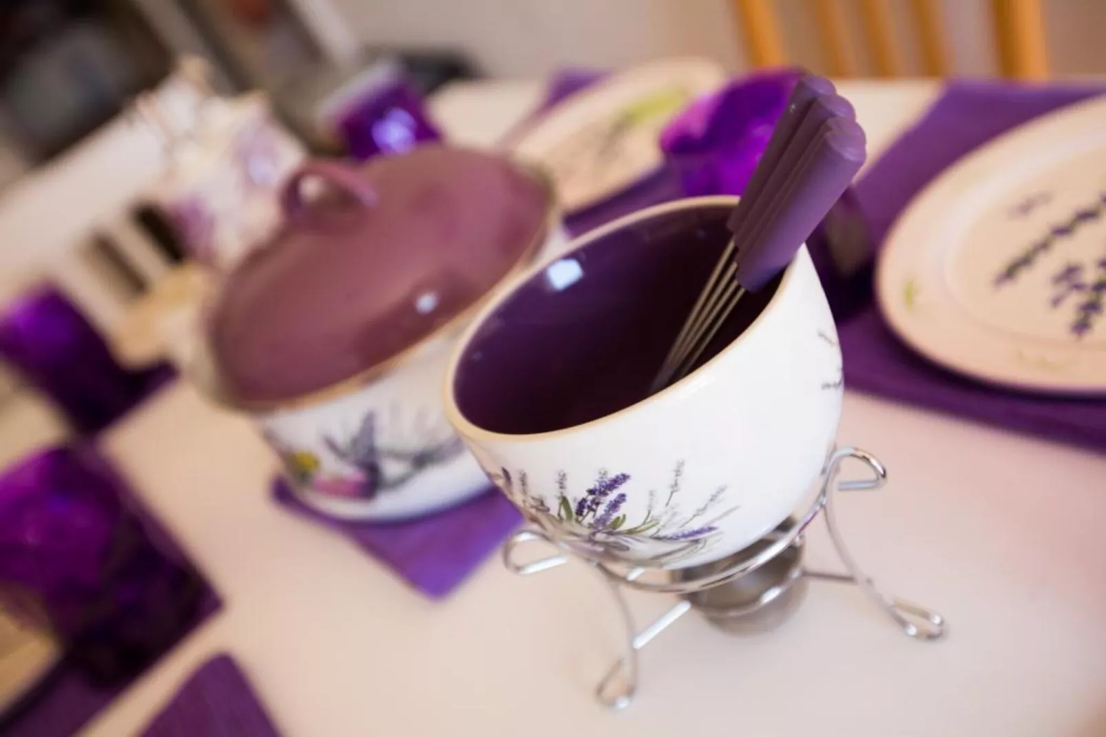 Guest House Gugily- Twin Room with Shared Bathroom and City View (4)-Ambiance