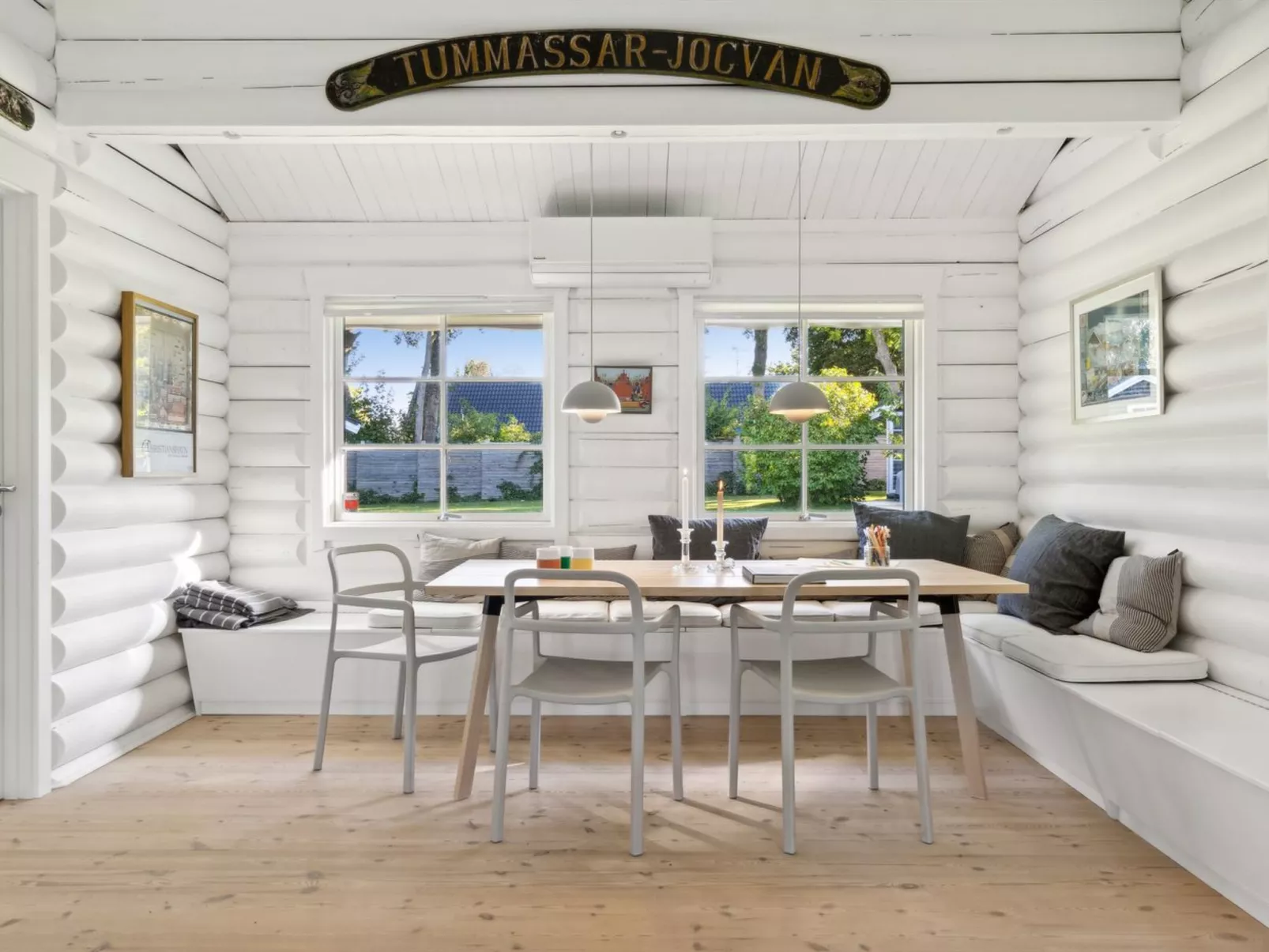 "Sighfrith" - 1.4km from the sea-Inside