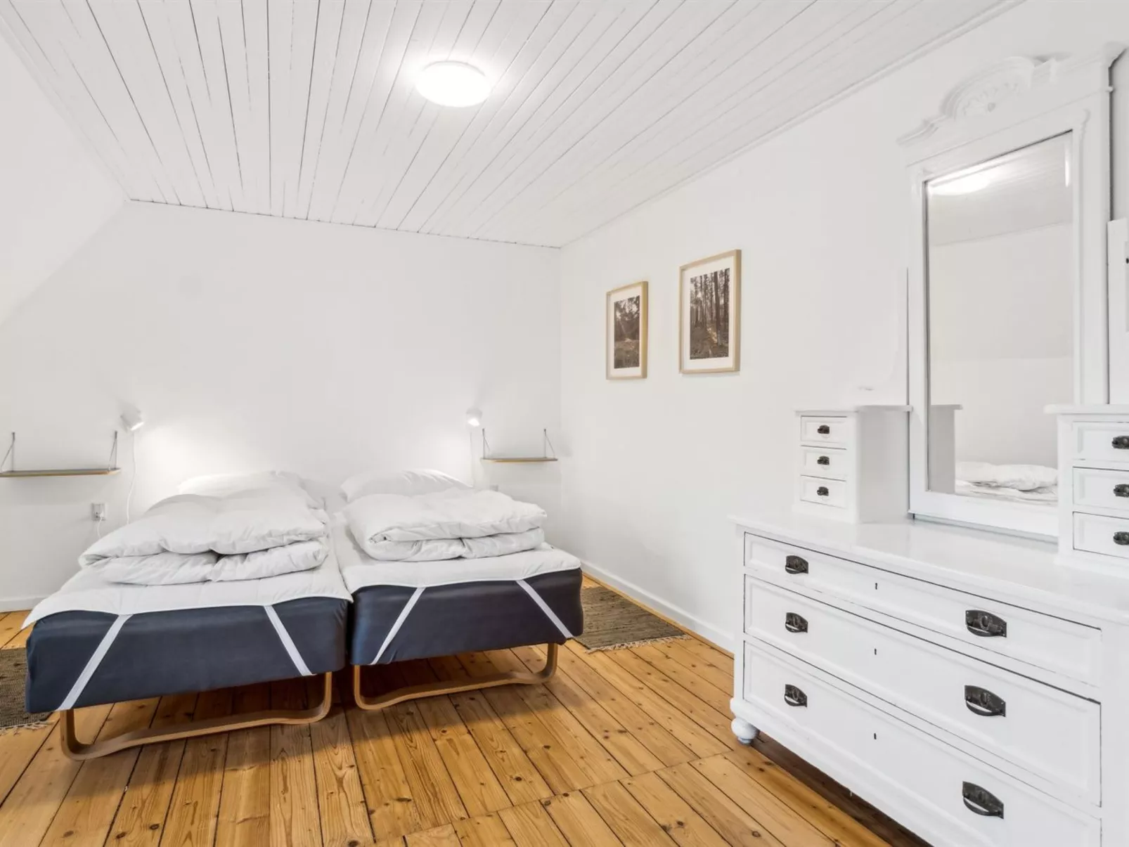 "Garbine" - 1.5km from the sea-Inside