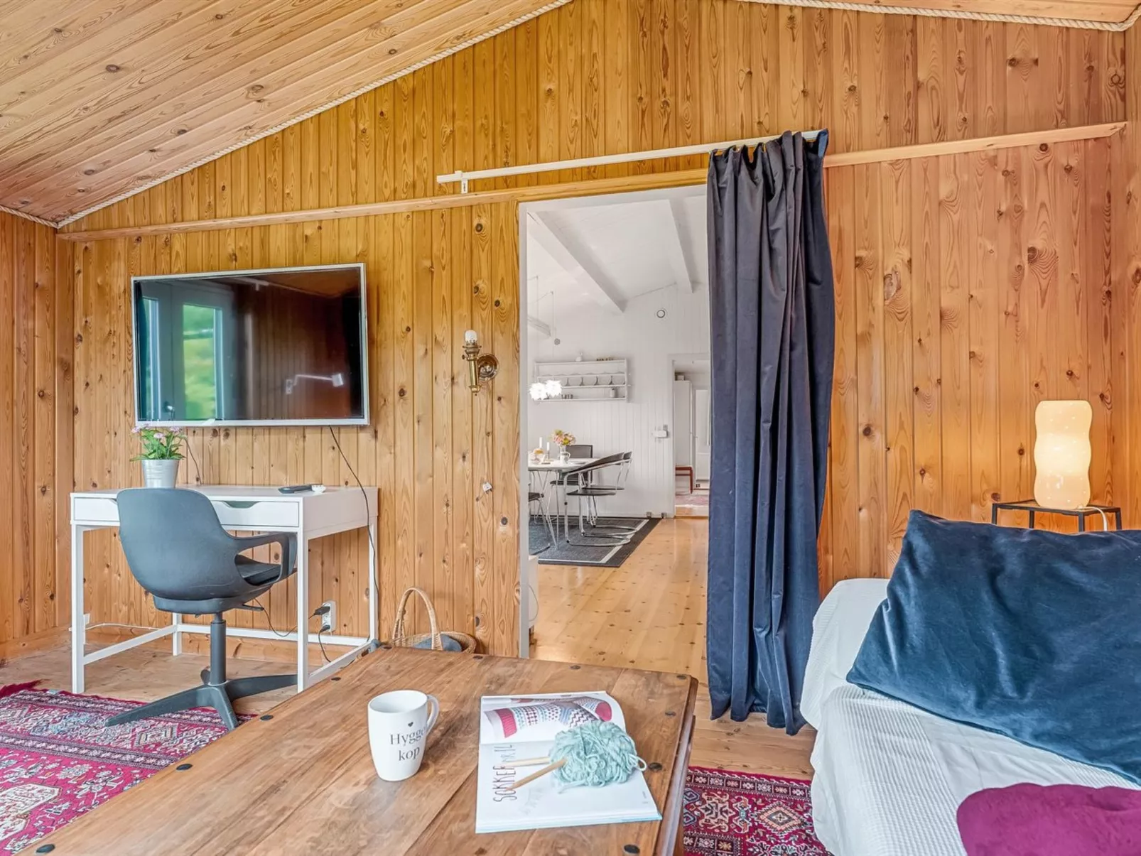 "Aameek" - 100m from the sea-Inside