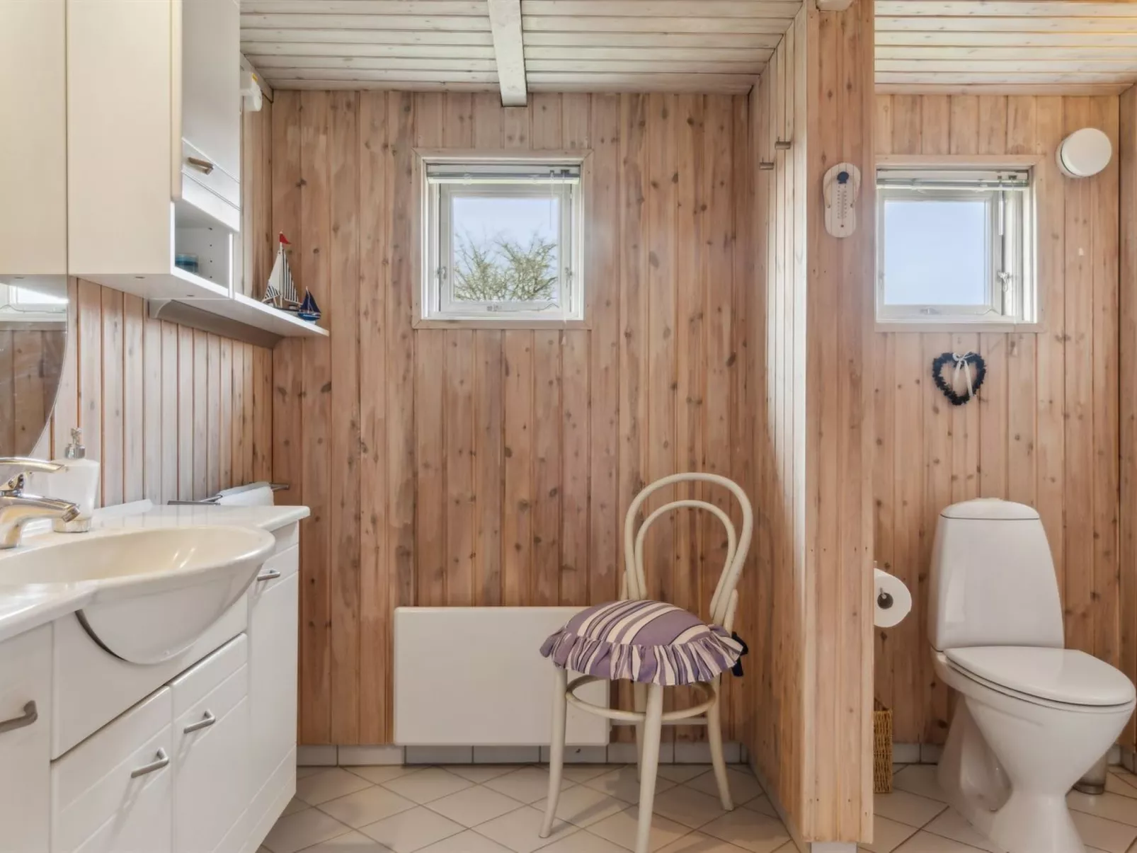 "Bjarni" - 175m from the sea-Dedans