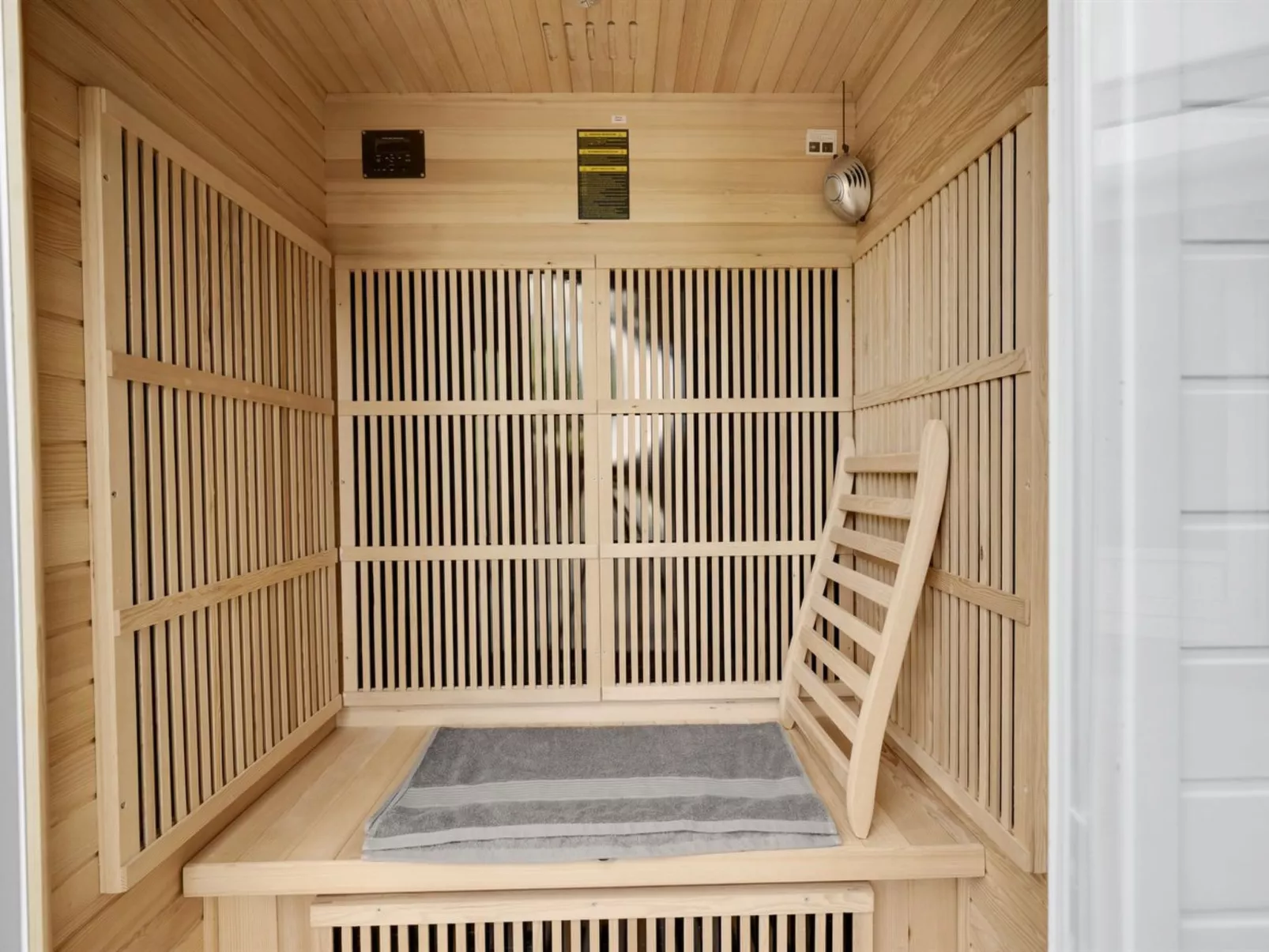 "Billa" - 450m from the sea-Dedans