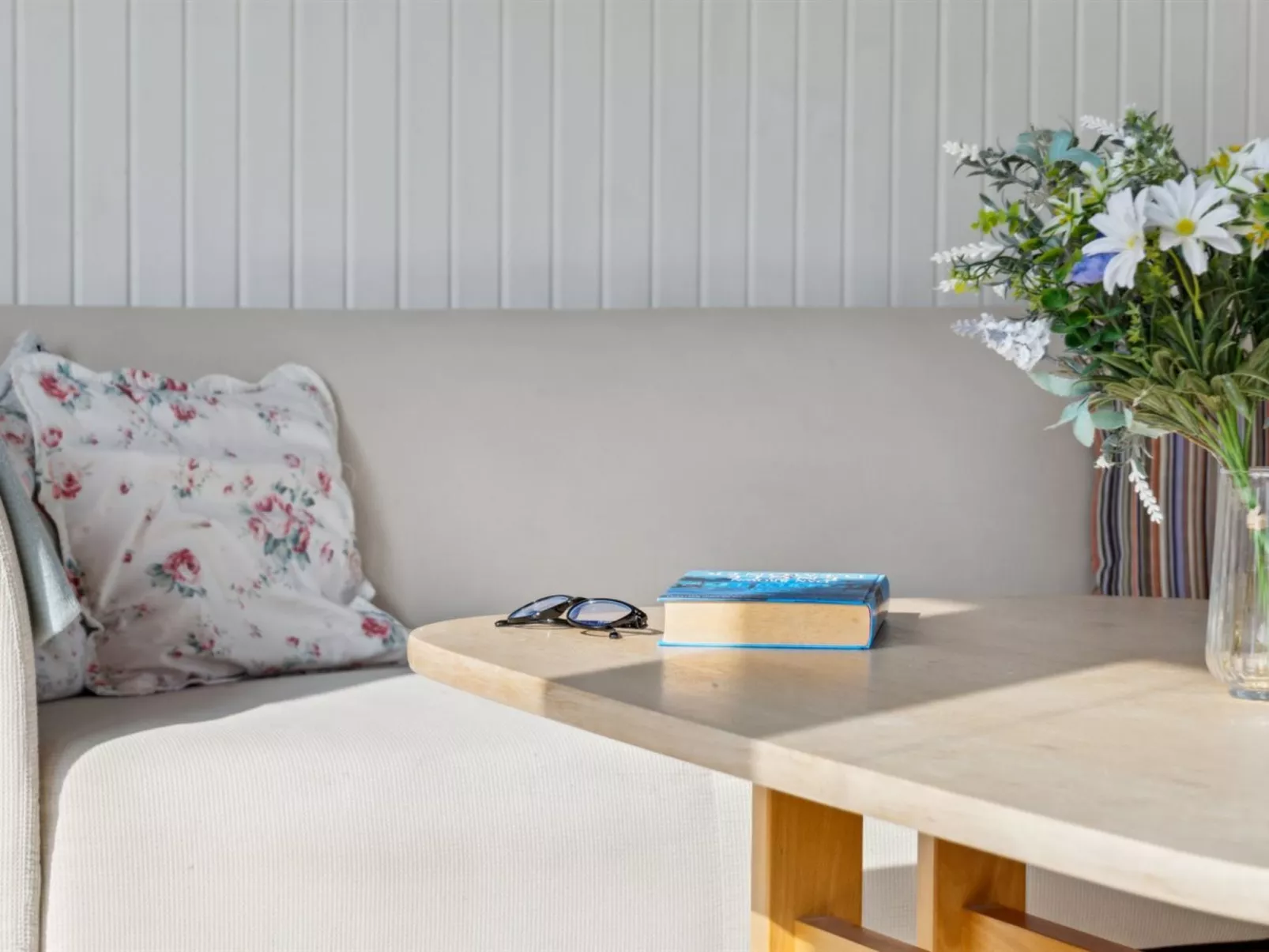 "Salka" - 200m to the fjord-Drinnen