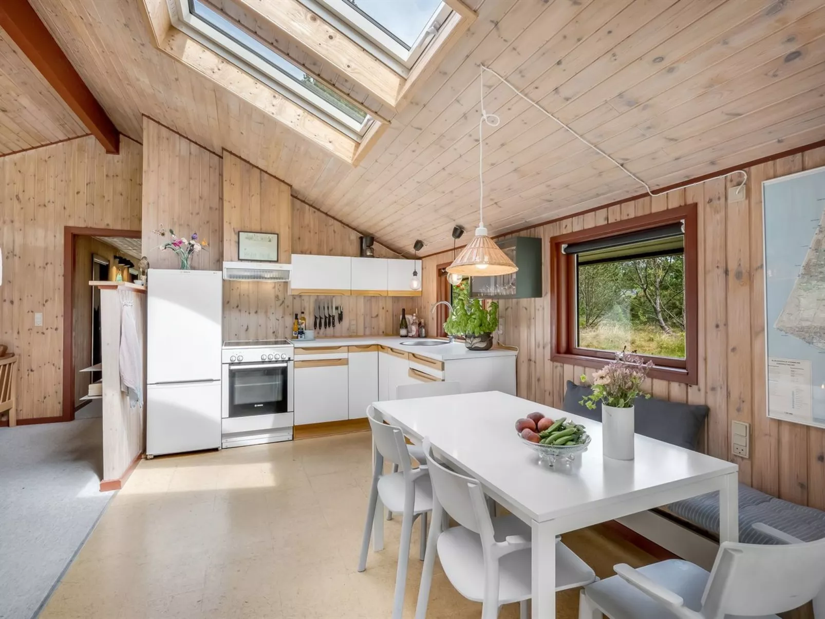 "Regine" - 1.1km to the fjord-Inside