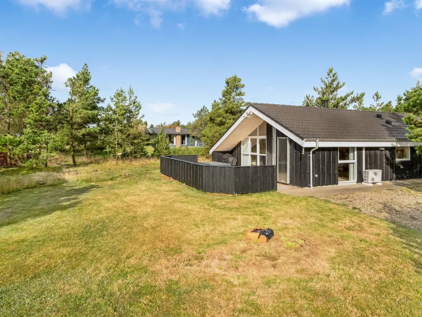 "Skrollan" - 200m to the fjord-Outside