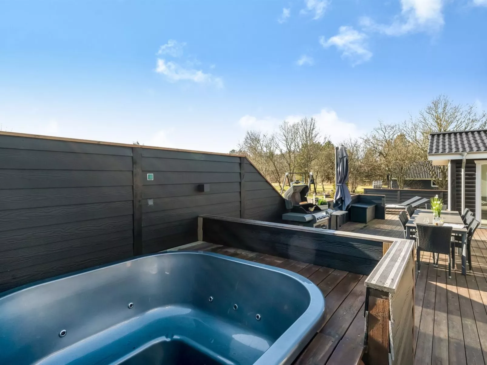 "Elisaveta" - 400m to the fjord-Drinnen