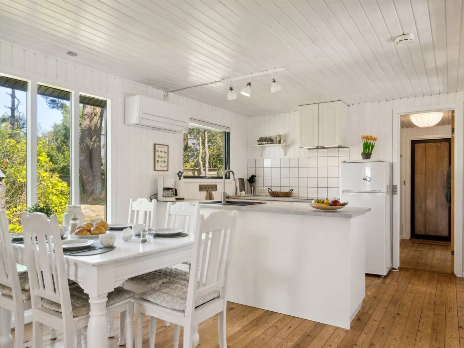 "Lavrans" - 1km from the sea-Inside