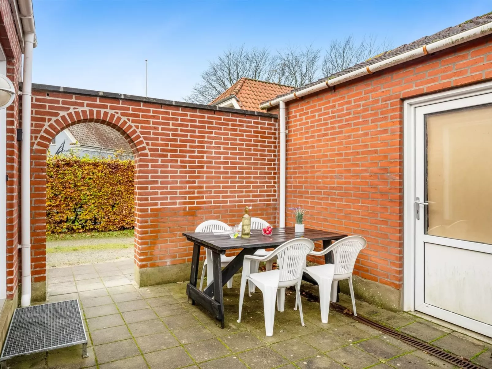 "Trpana" - 1km to the fjord-Draußen