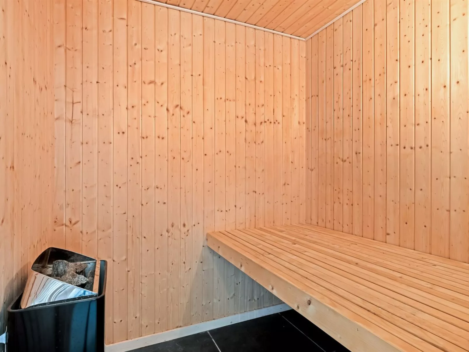 "Trena" - 1.2km to the fjord-Inside