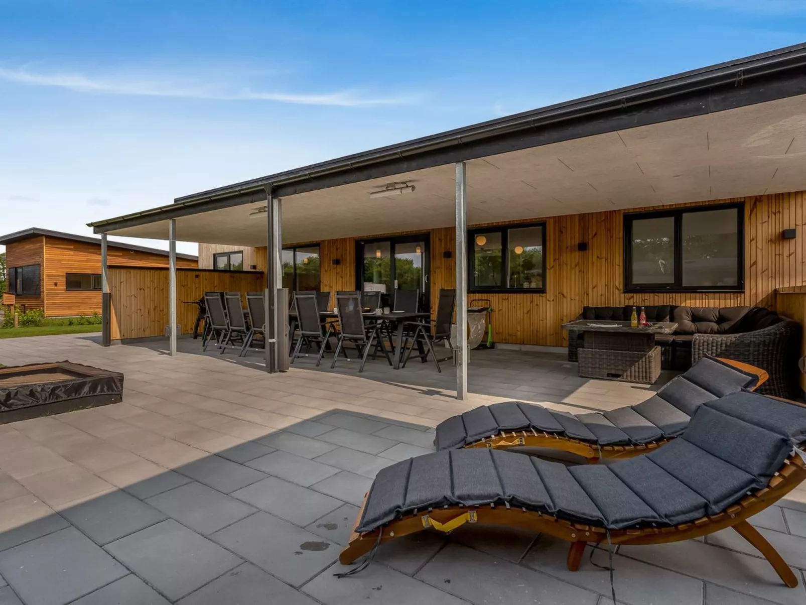 "Elevus" -  from the sea-Outside