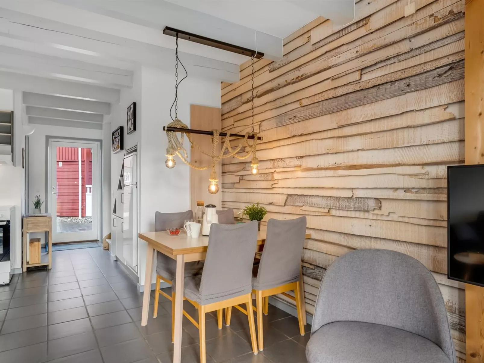 "Vincent" -  from the sea-Drinnen