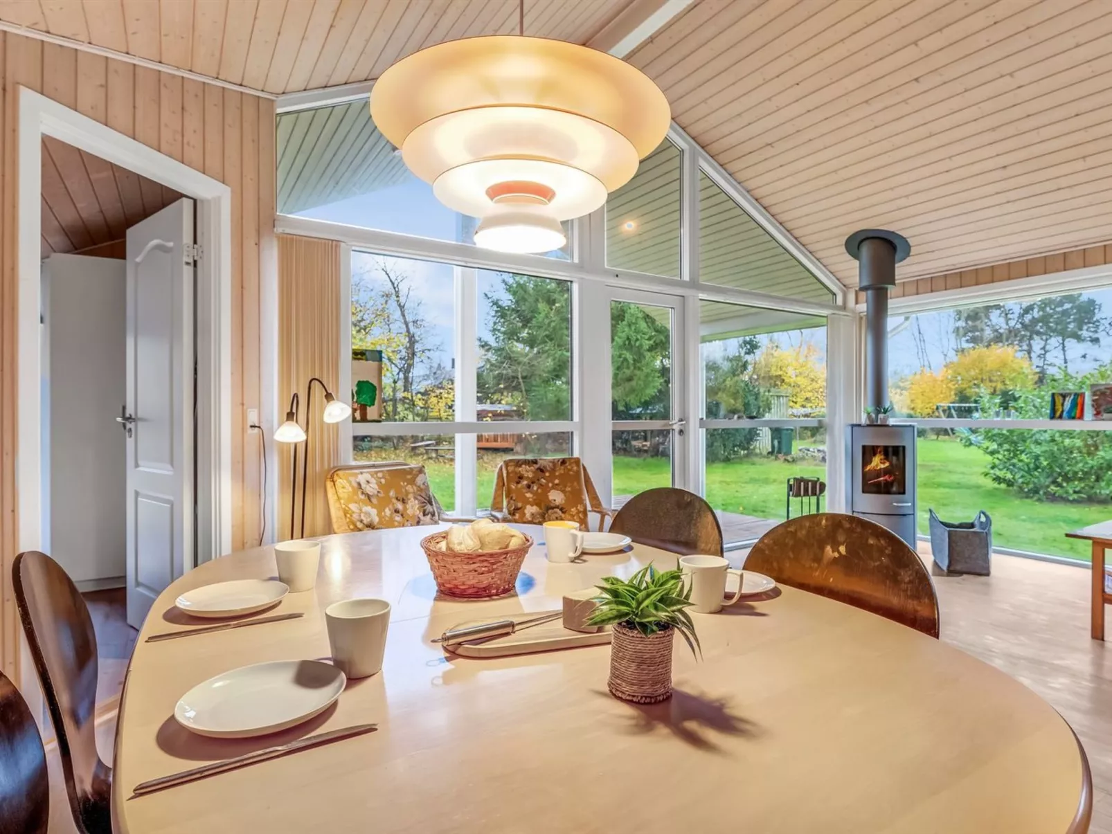 "Ensio" - 8.0km from the sea-Drinnen