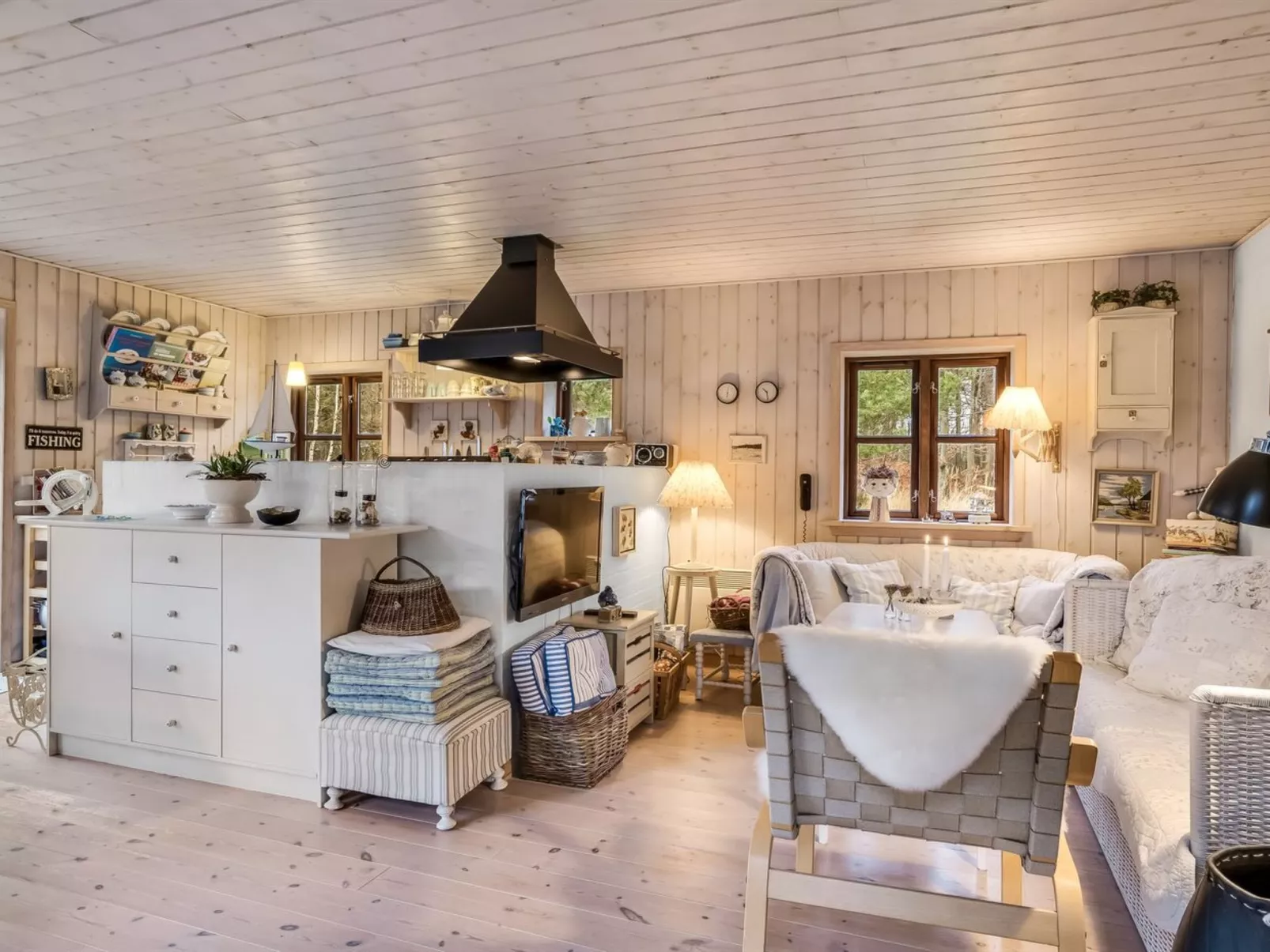 "Gunnild" -  from the sea-Drinnen