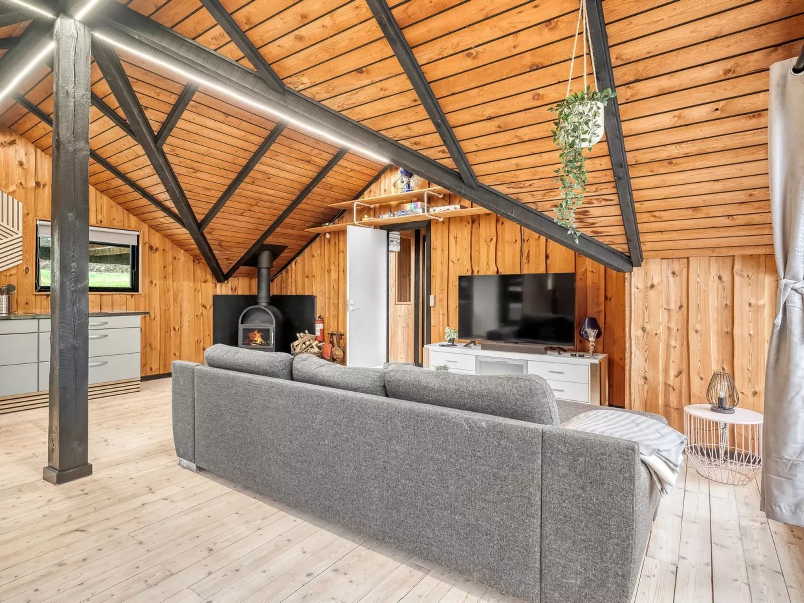 "Jantje" - 500m to the fjord-Inside