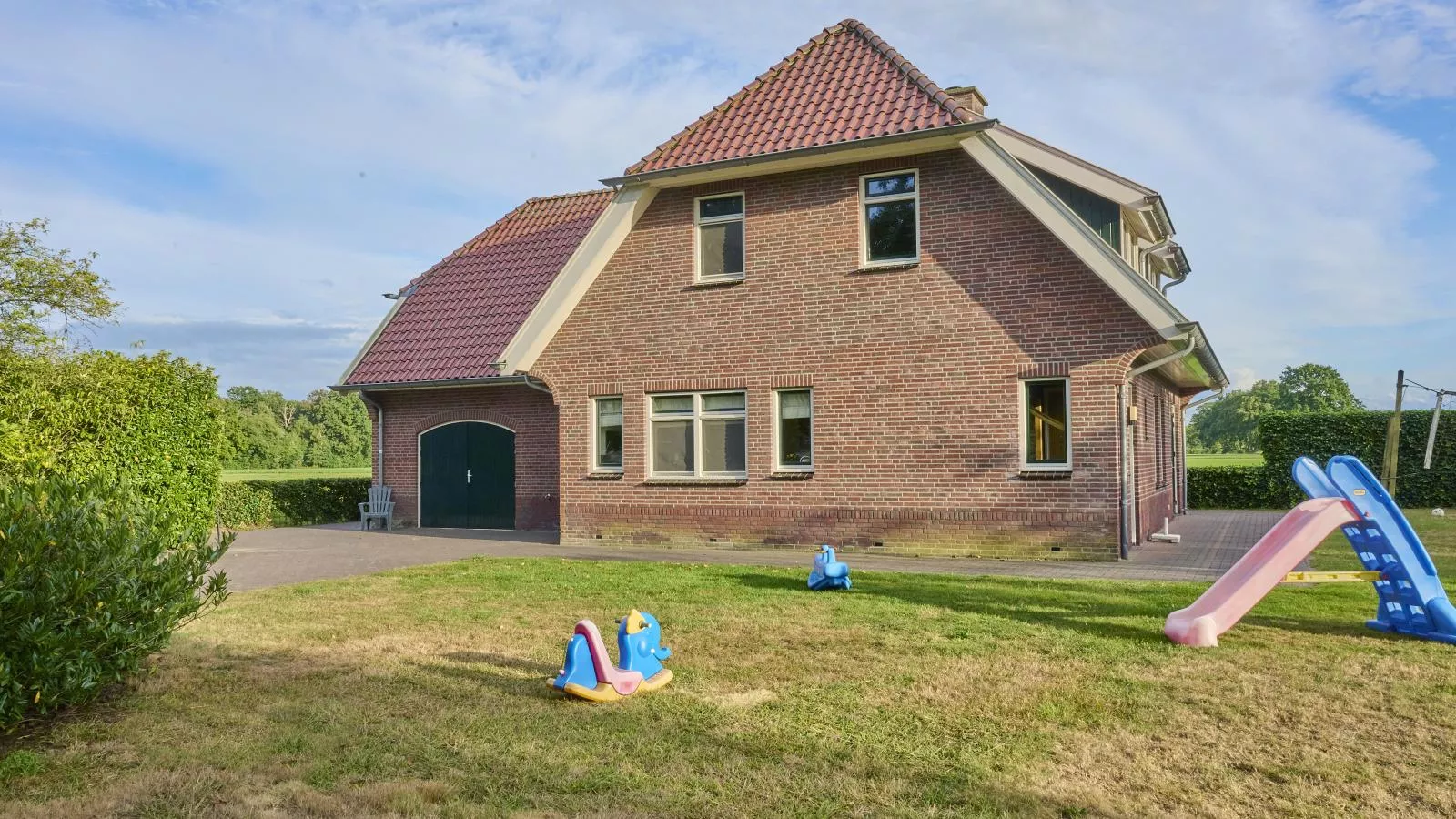 T Achterhoes-Exterior in summer