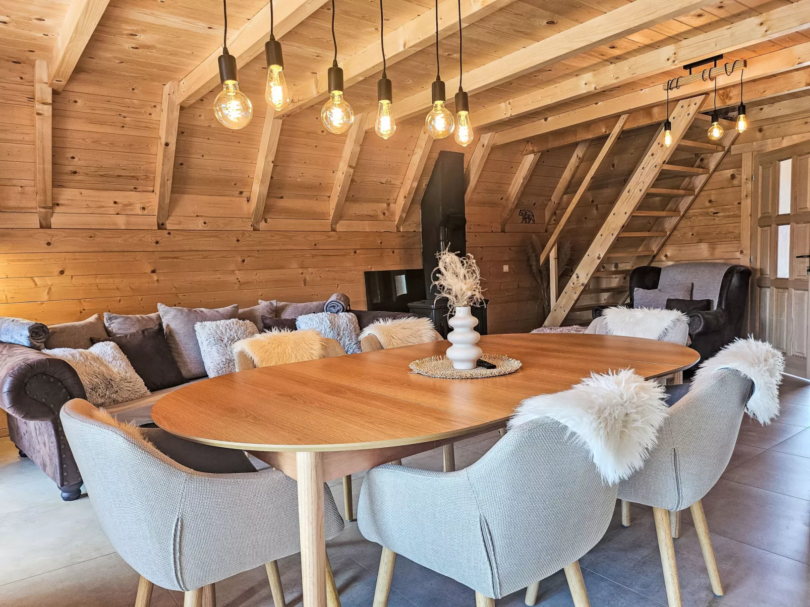 Tomina Koliba Lika-Dedans