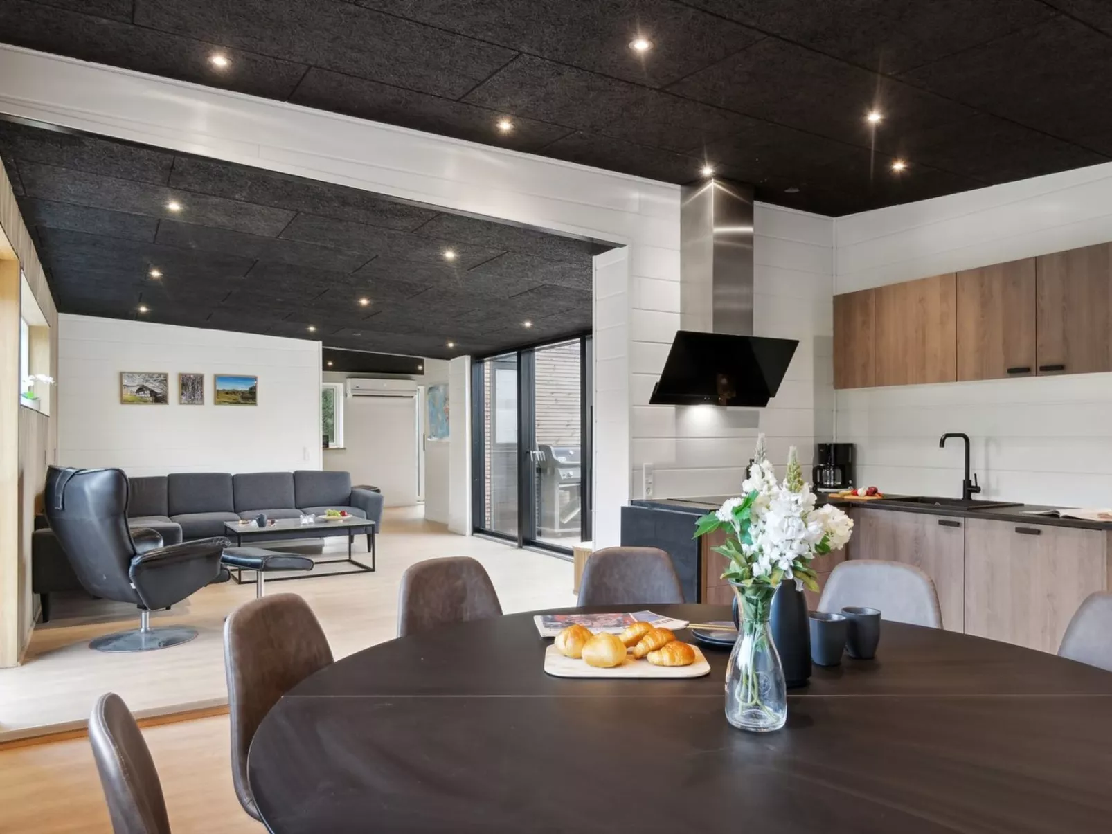 "Danske" - 6.8km from the sea-Inside