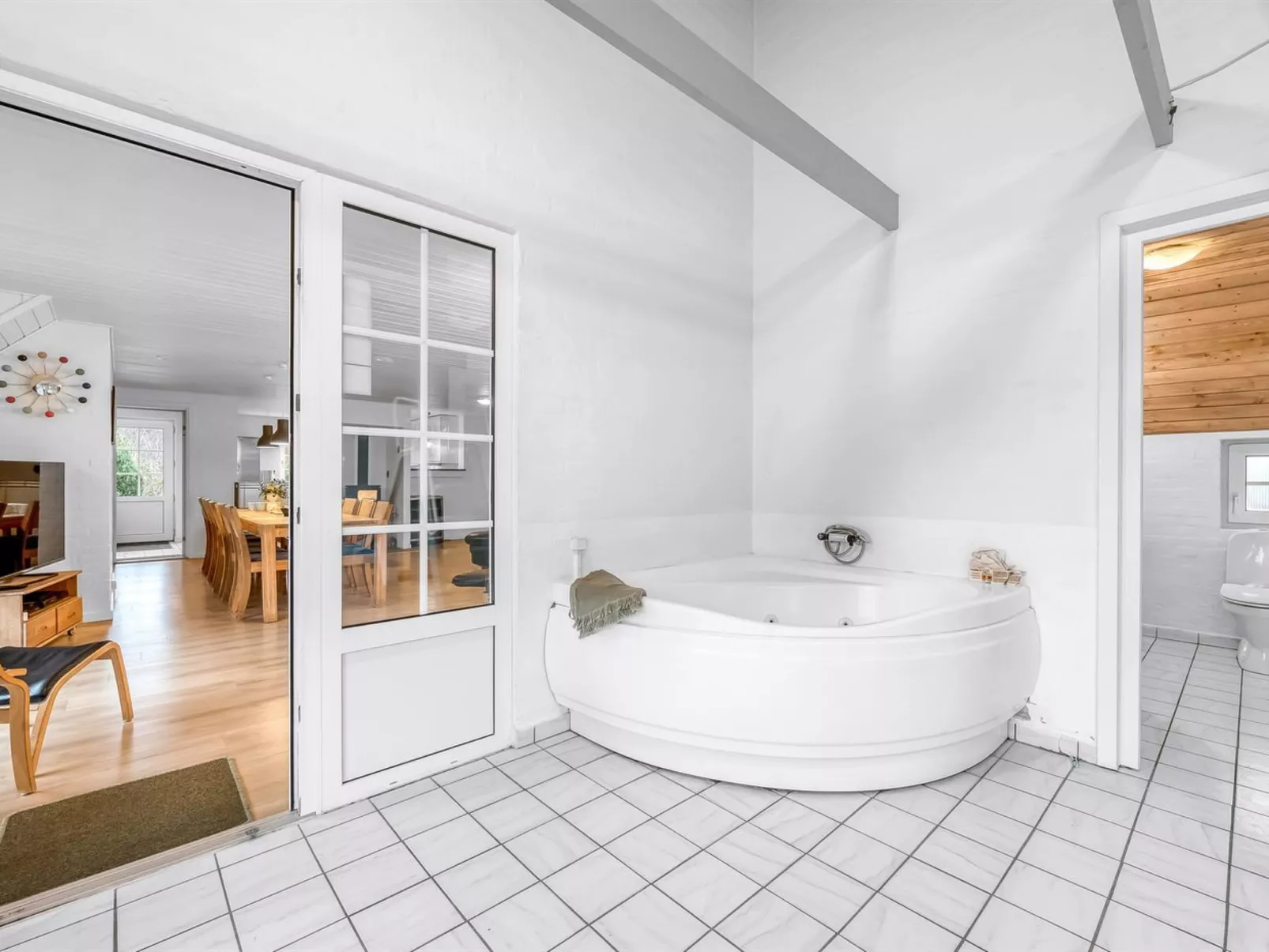 "Aagot" - 1.7km from the sea-Inside