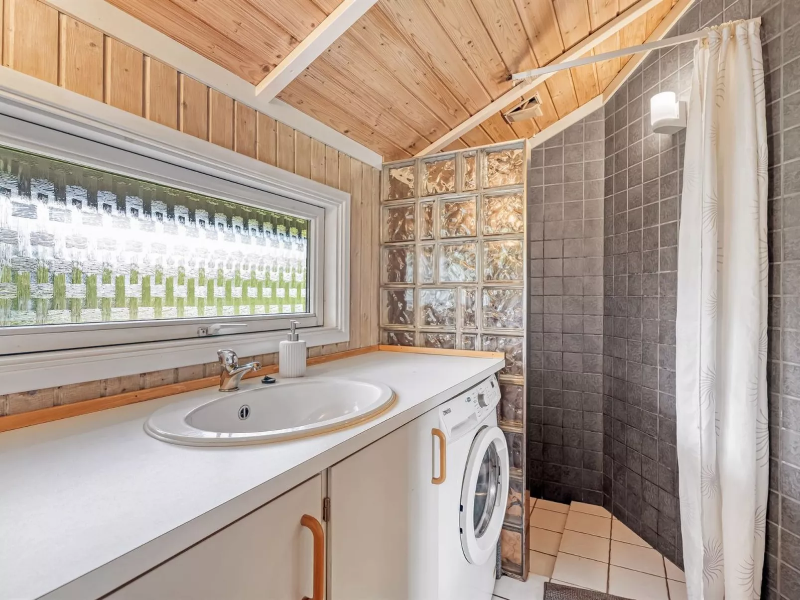 "Emili" - 300m from the sea-Drinnen