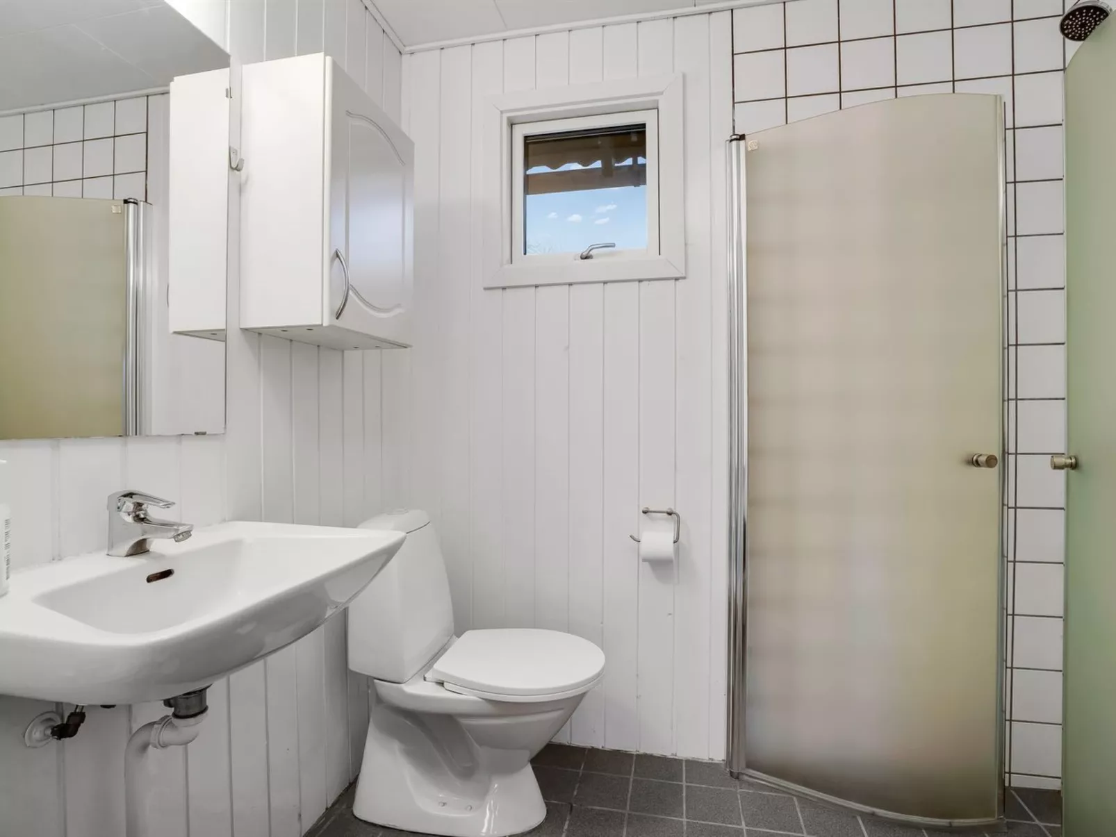 "Arise" - 700m from the sea-Drinnen