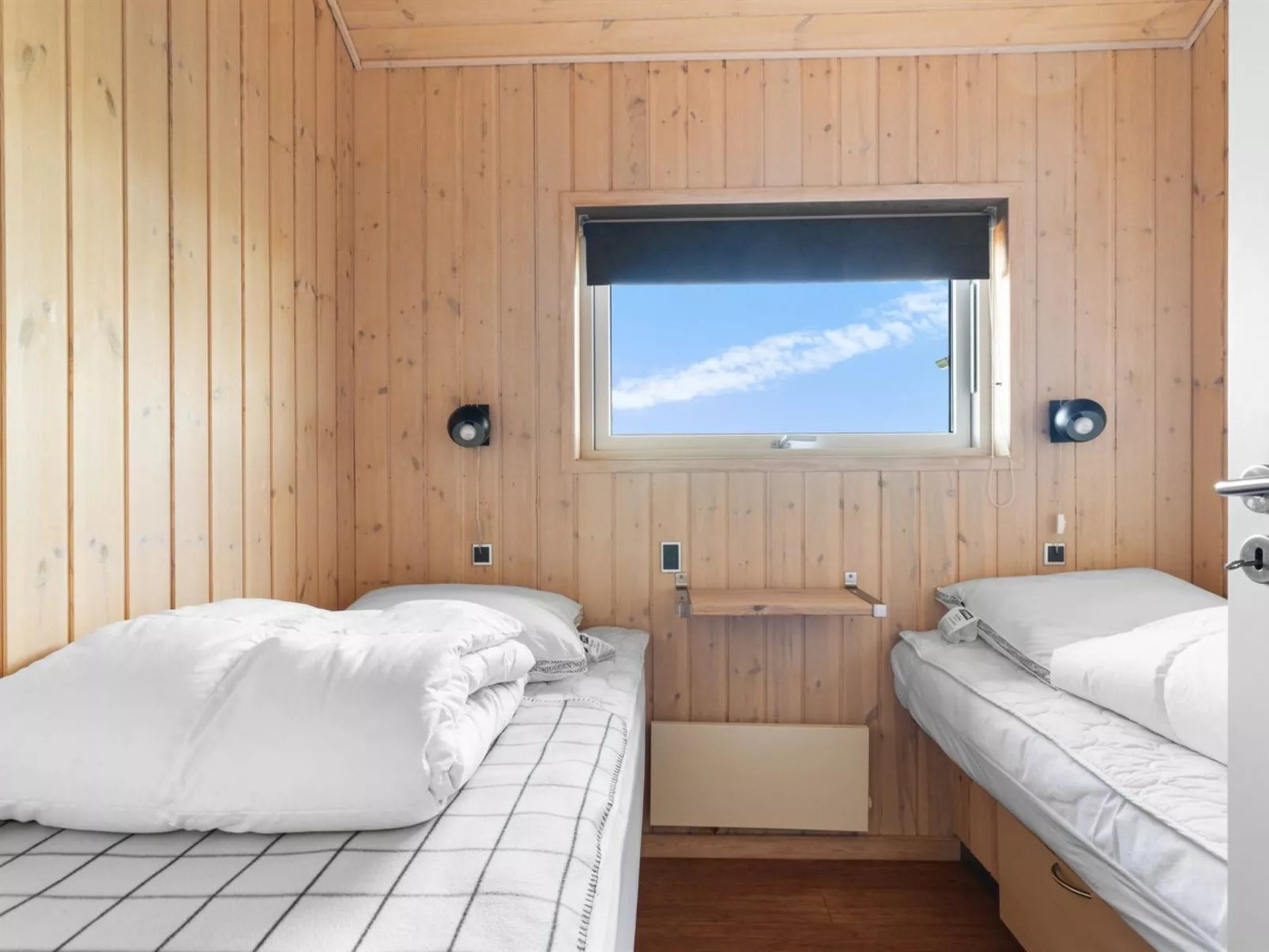 "Drusilla" - 140m from the sea-Drinnen