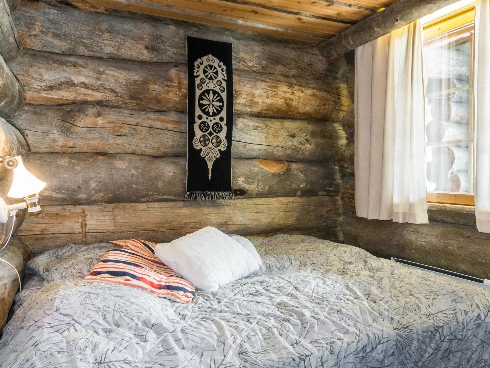 Luostonseita 1-Drinnen