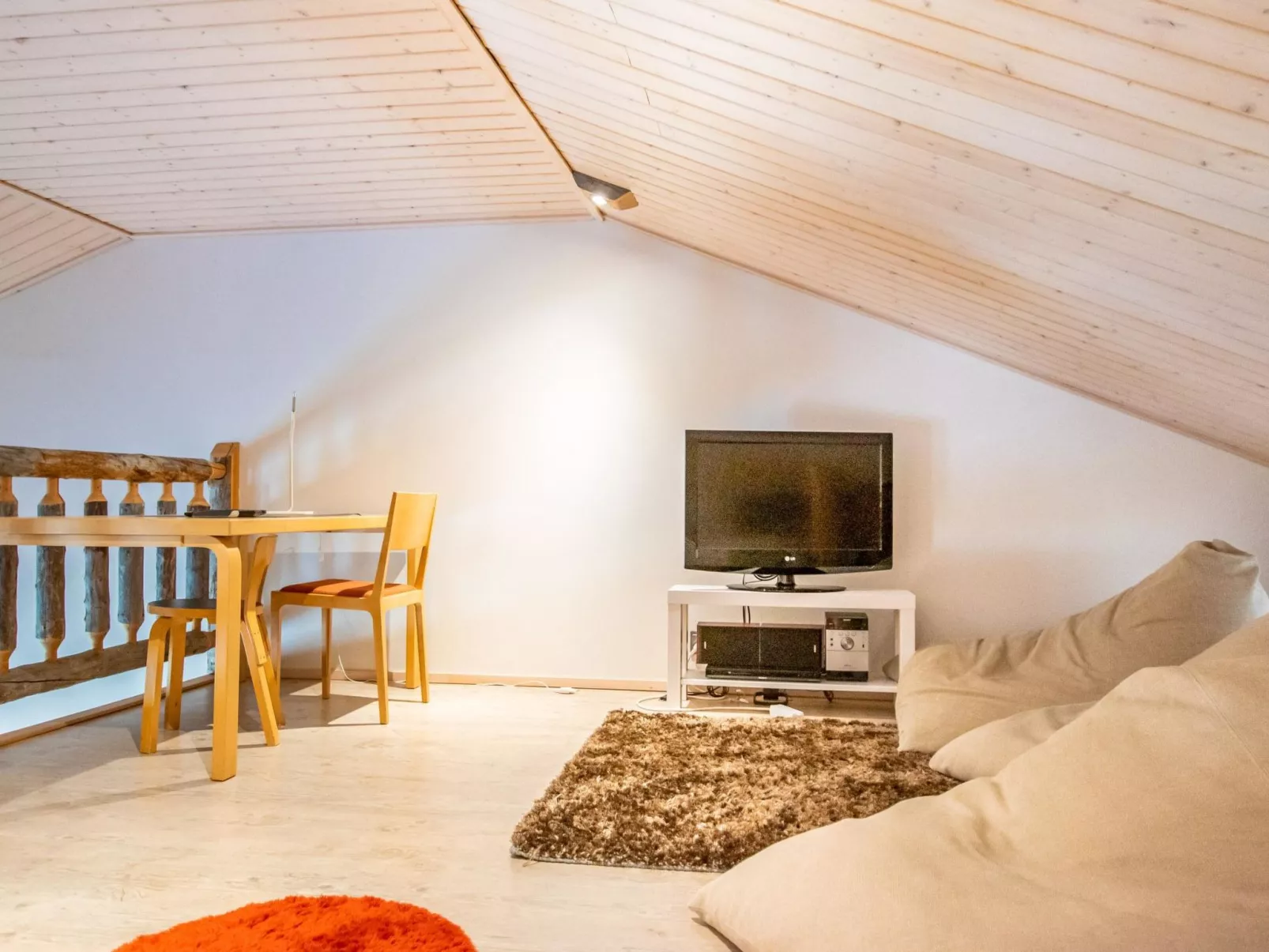 Nilikuru e 12-Inside