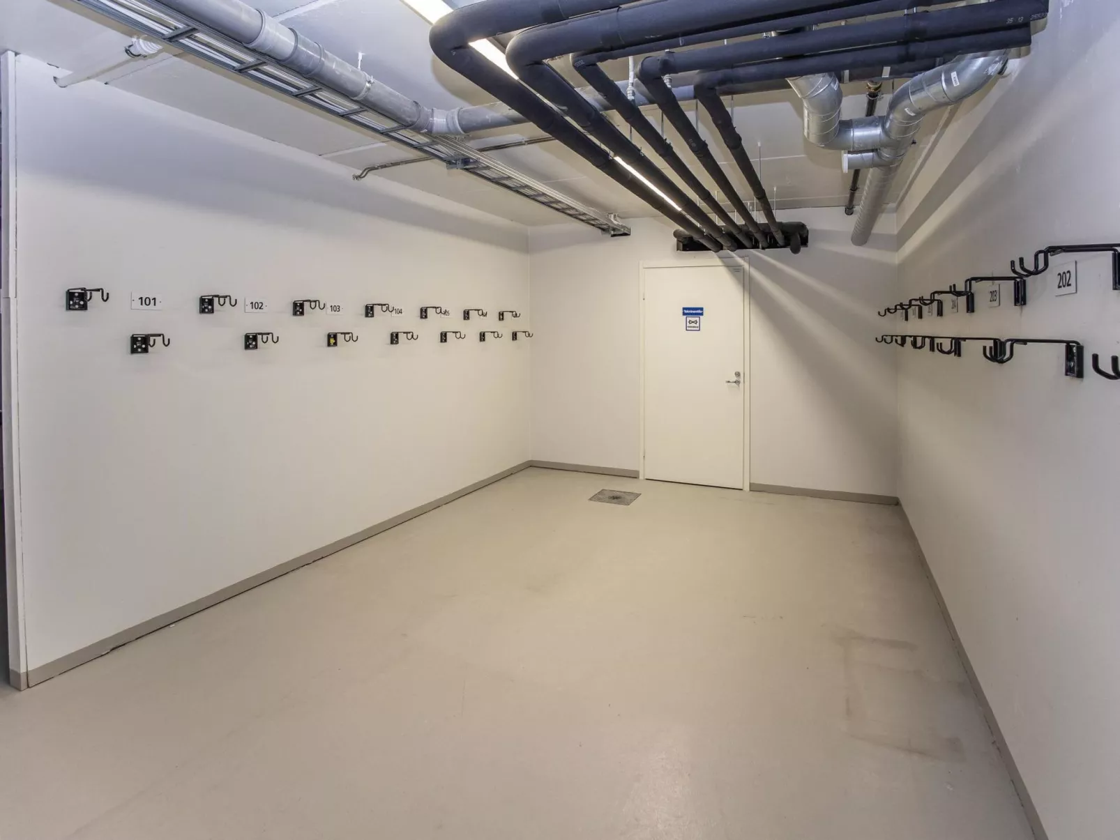 Levistar vi as. 6106-Drinnen