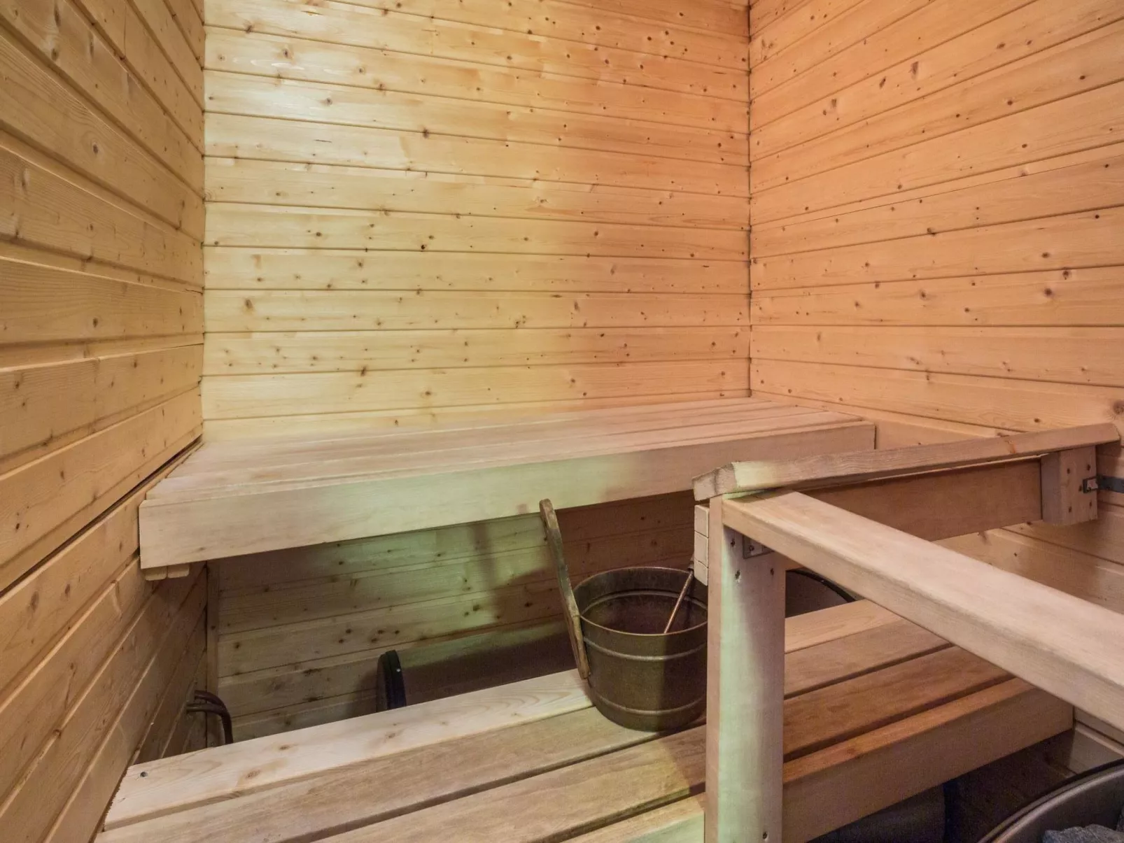 Nutukas/ylläksen lapikas-Drinnen