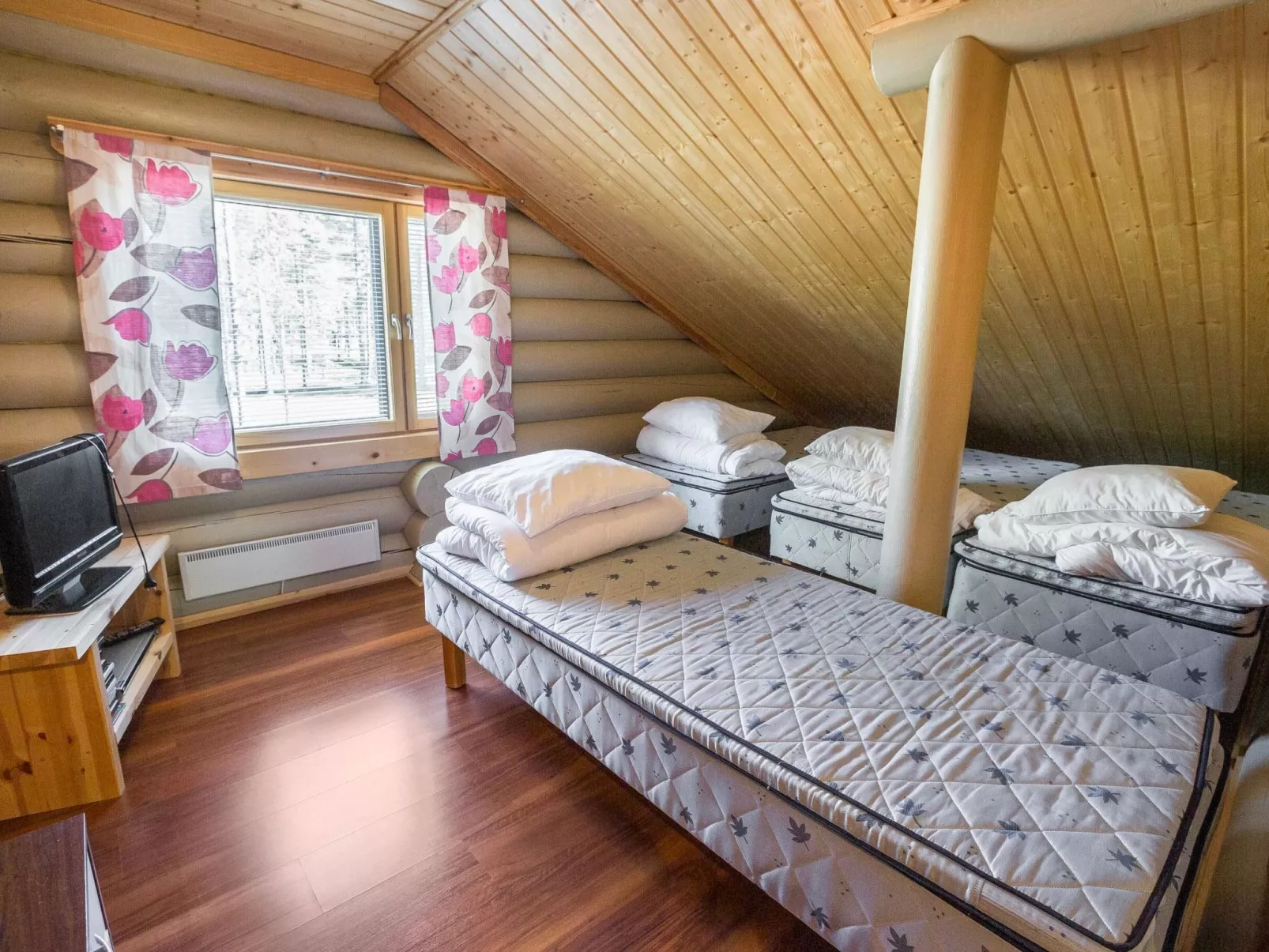 Ylläsmaisema 1-Drinnen