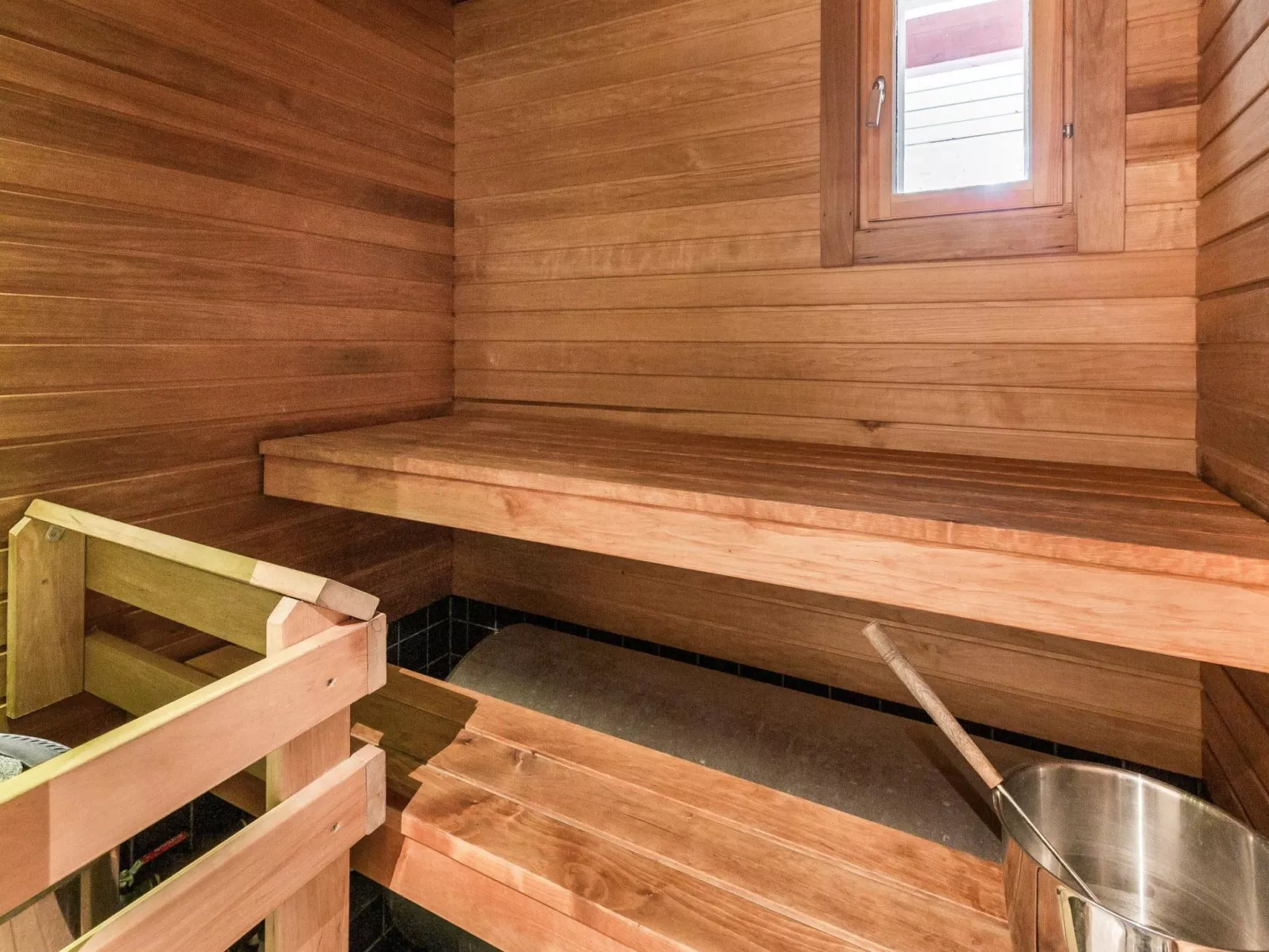 Ylläksen sirppikuu 2-Drinnen