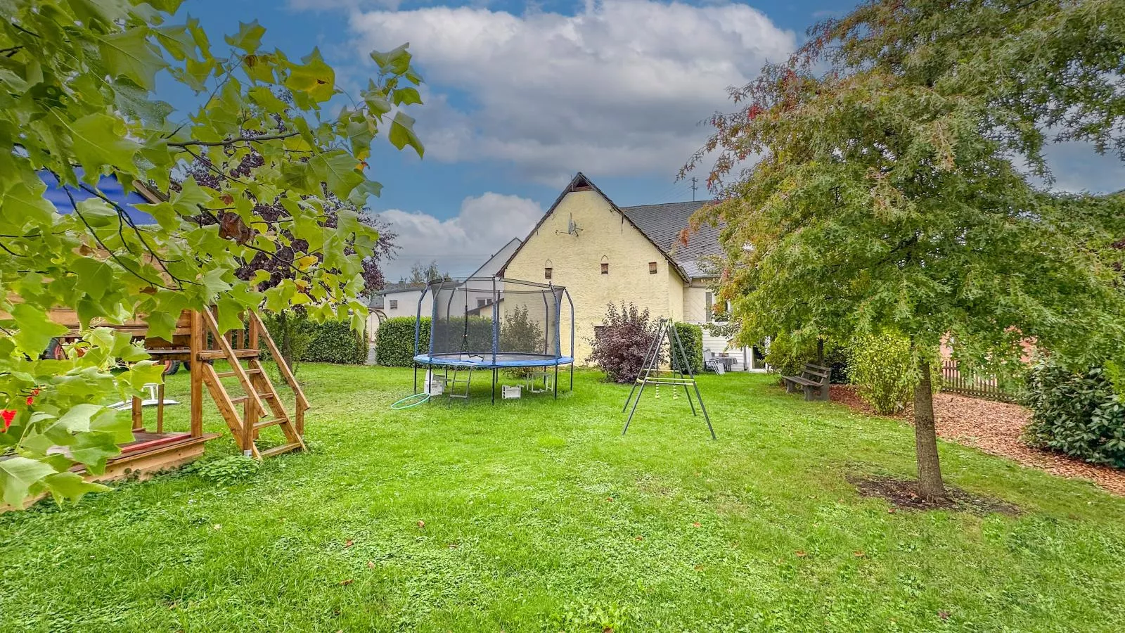 Herrenhaus-Park facilities