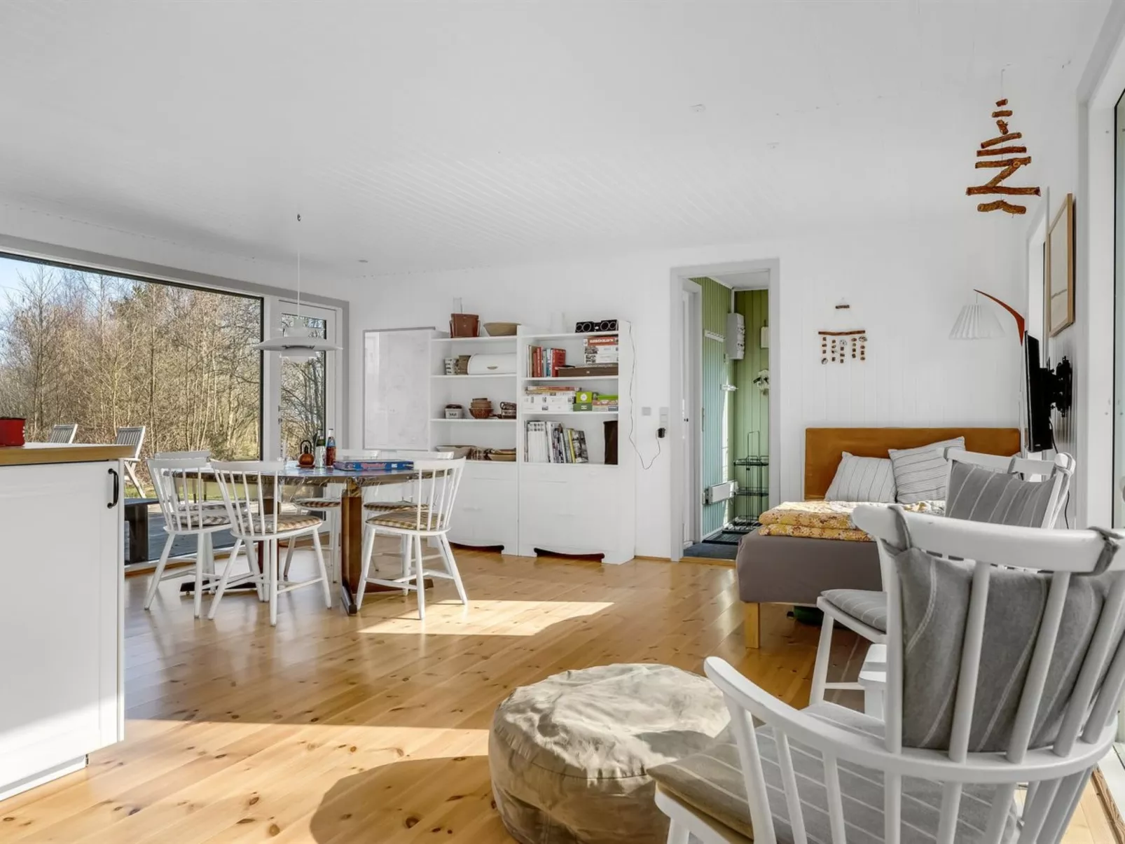 "Elisabete" - 200m to the fjord-Inside