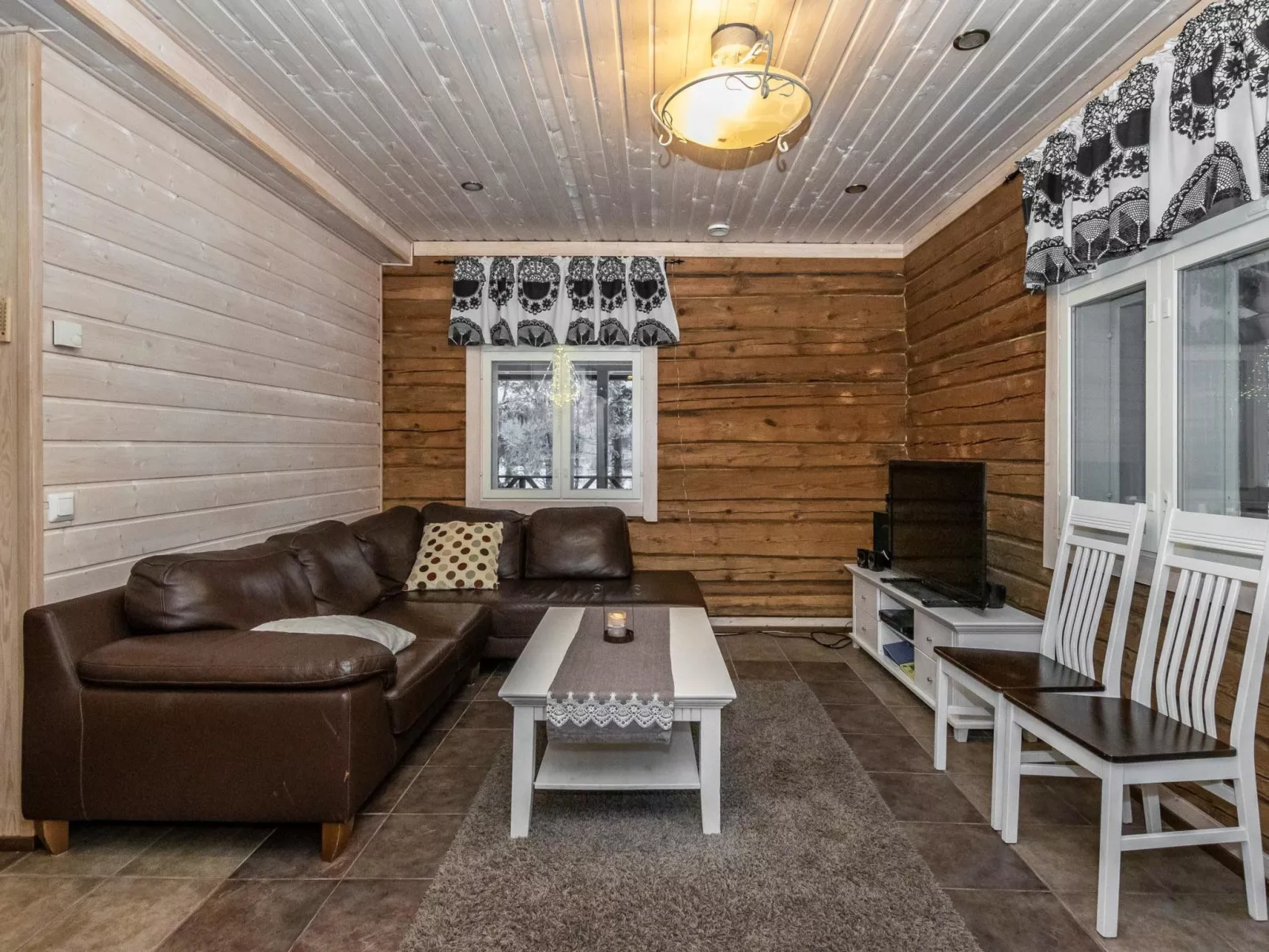 Eemilin huvila-Dedans