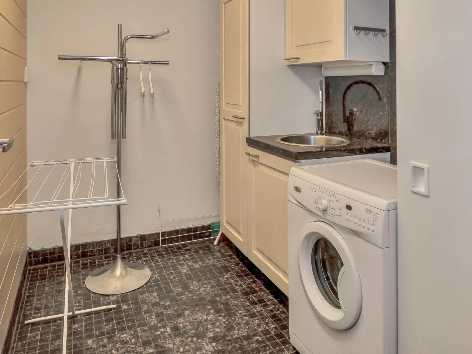 Saaruan aurinko-Dedans