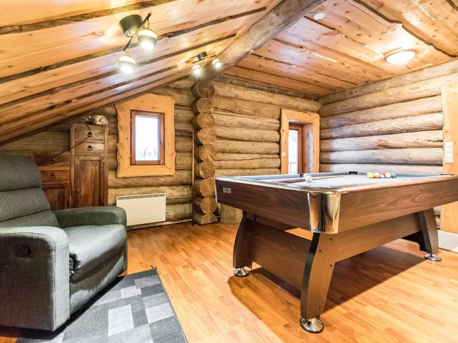 Eräkorven kelotupa-Dedans