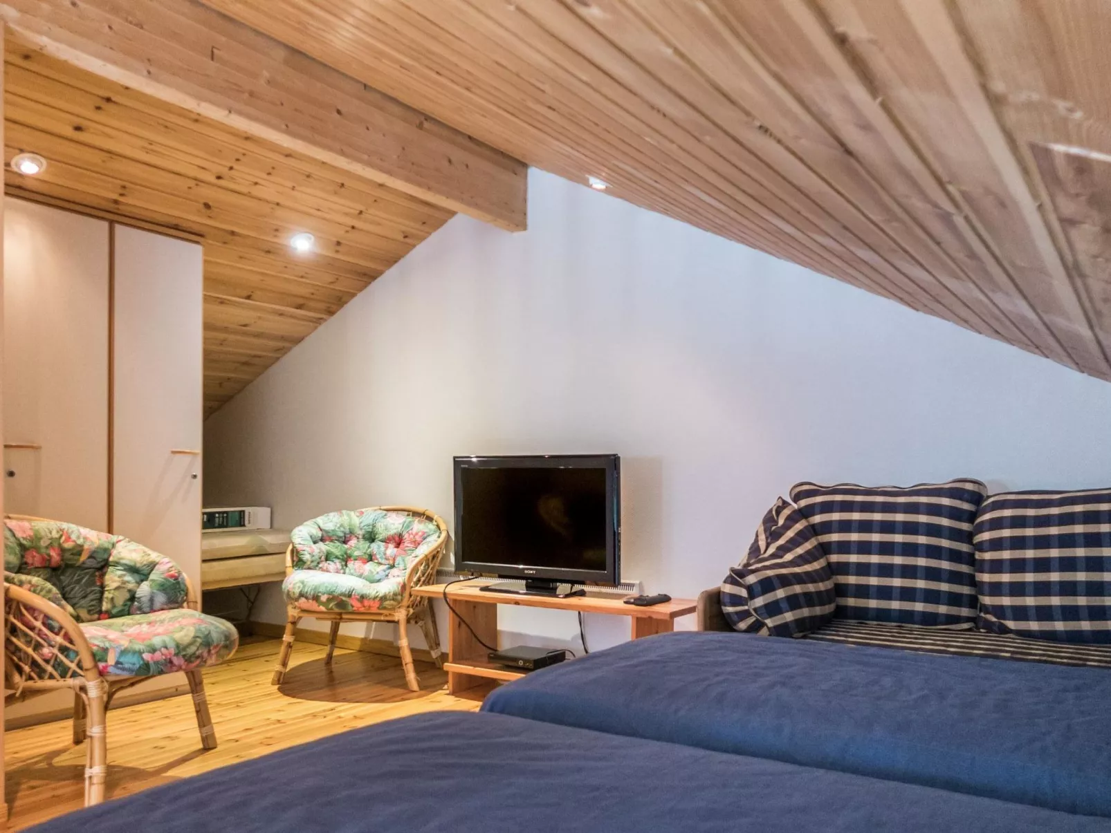 Latukatti 5 c-Drinnen