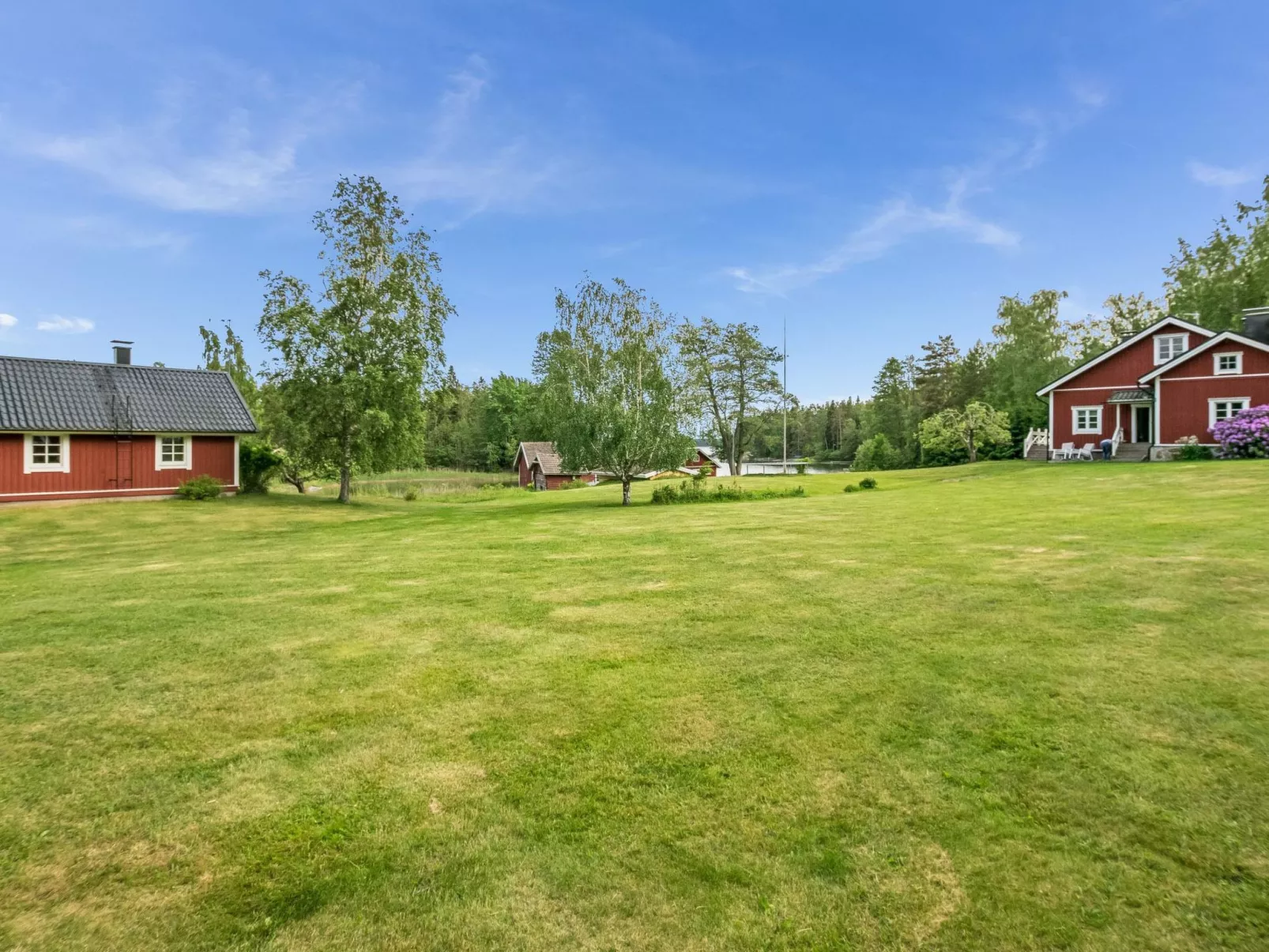 Lilla nennebo-Dedans