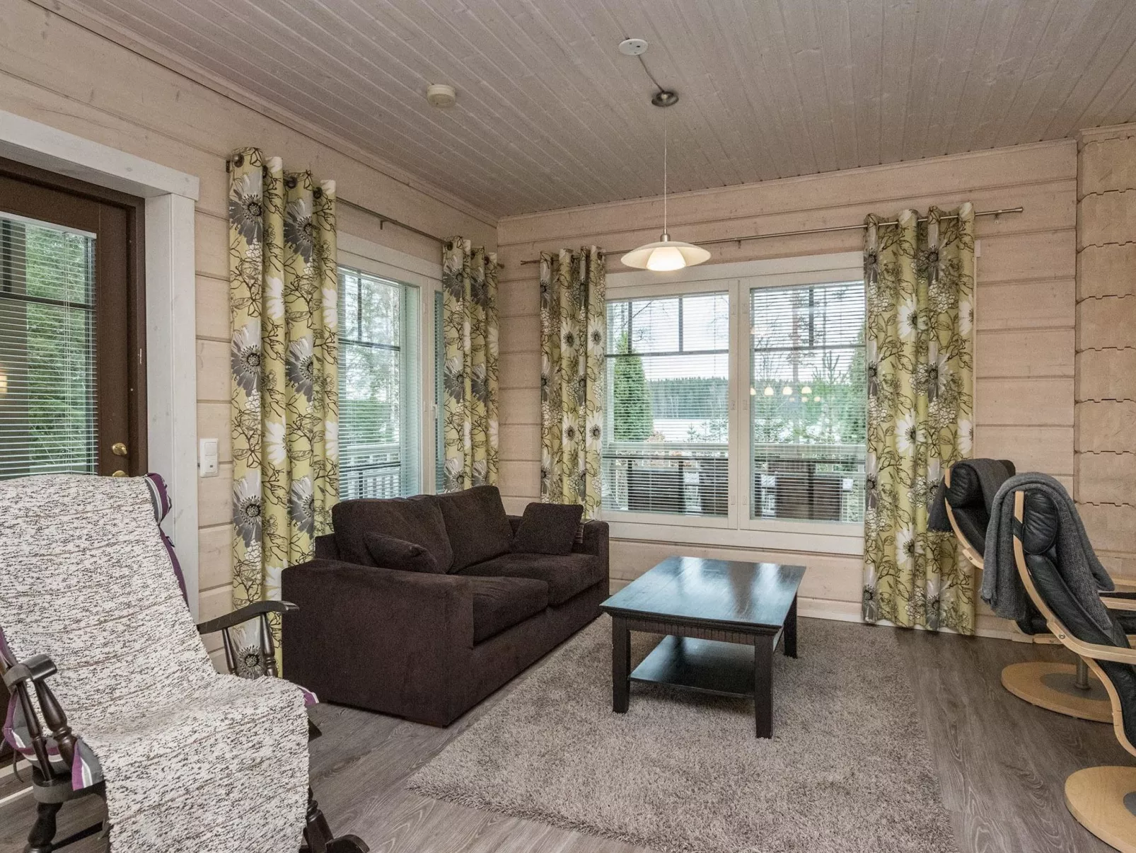 Villa puronotko-Dedans