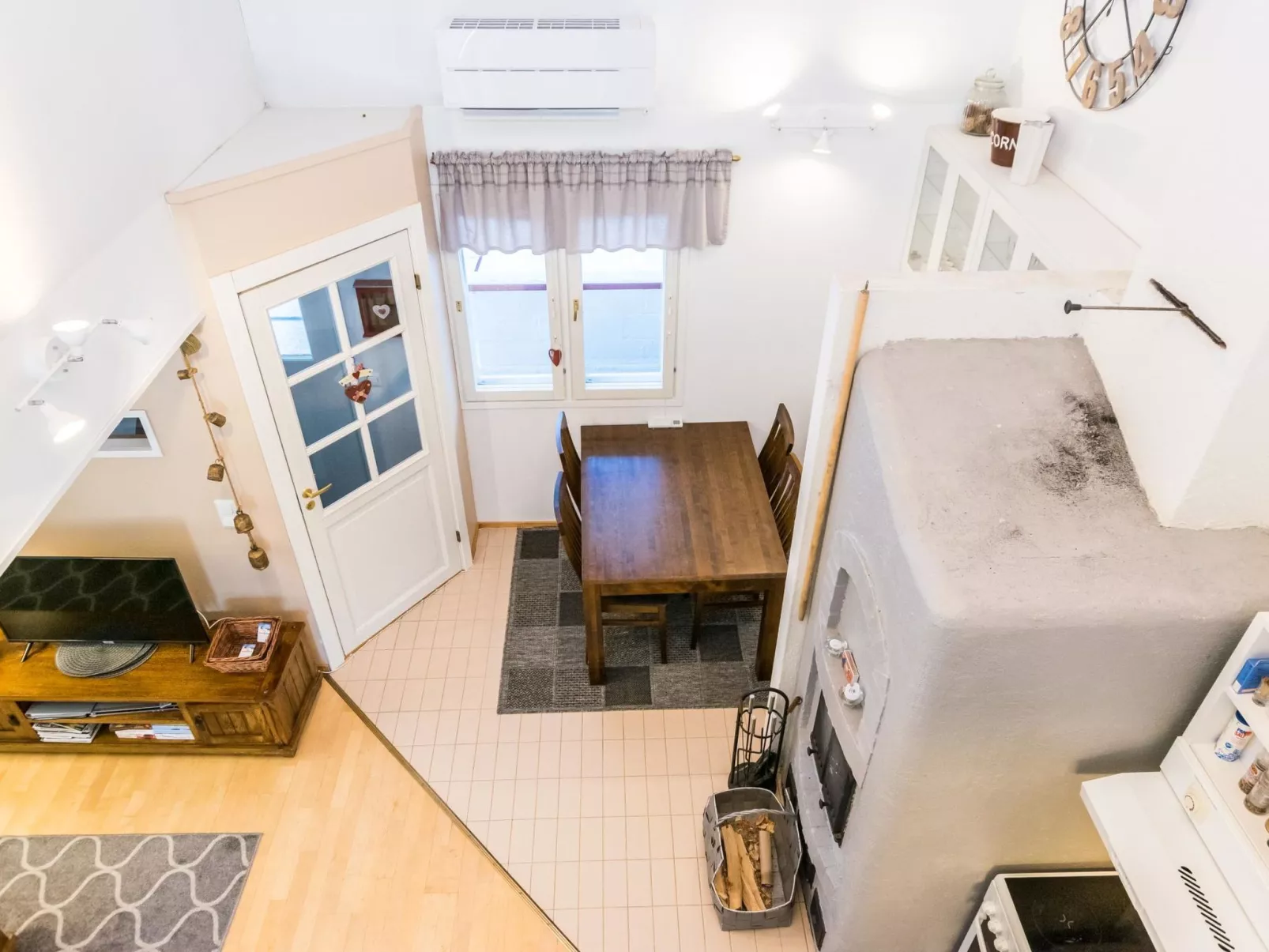 Hallantytär b4 paritalo-Dedans