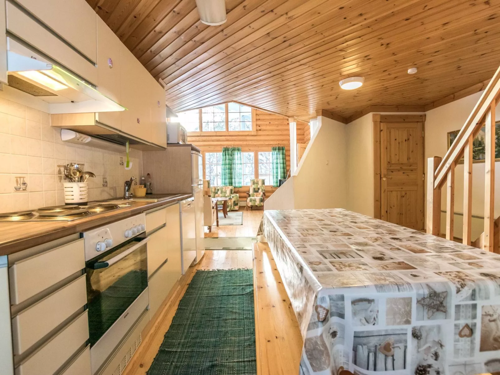 Aurinkoinen hirsimökki-Dedans