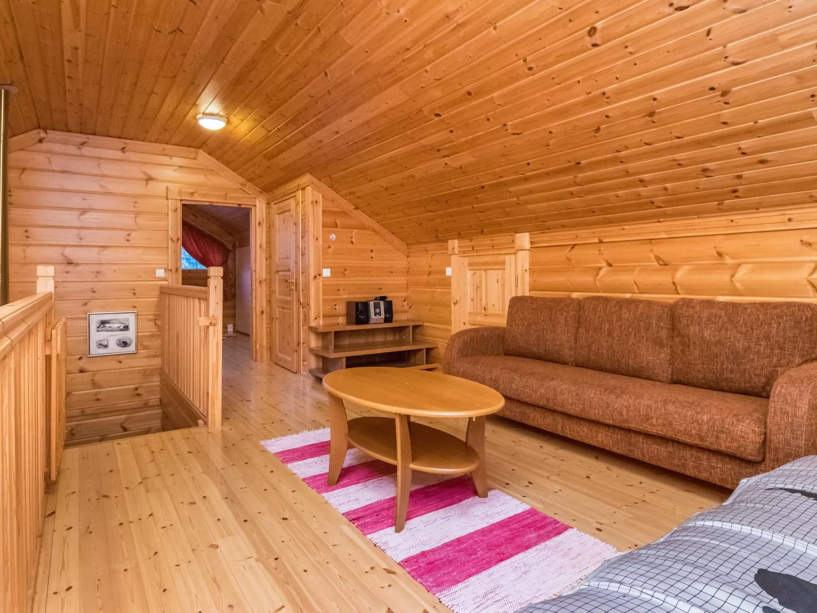 Hiisi mökki-Drinnen