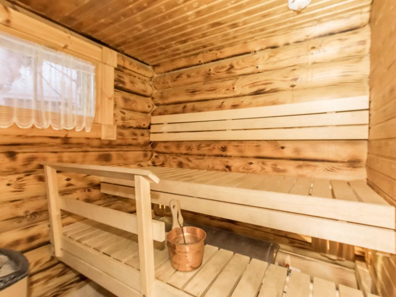 Sateenkaari mökki-Drinnen