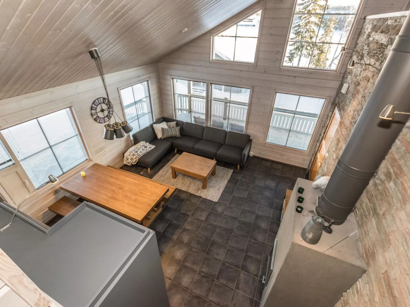 Aurinko-saaga 6 paritalo-Dedans