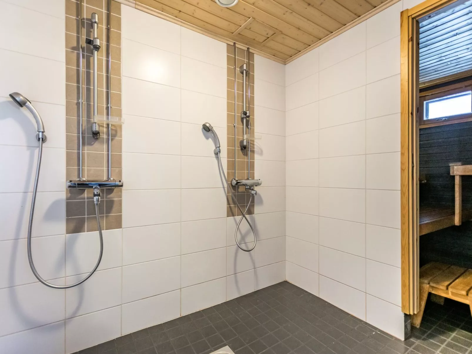 Hallan karhu c, paritalo-Dedans