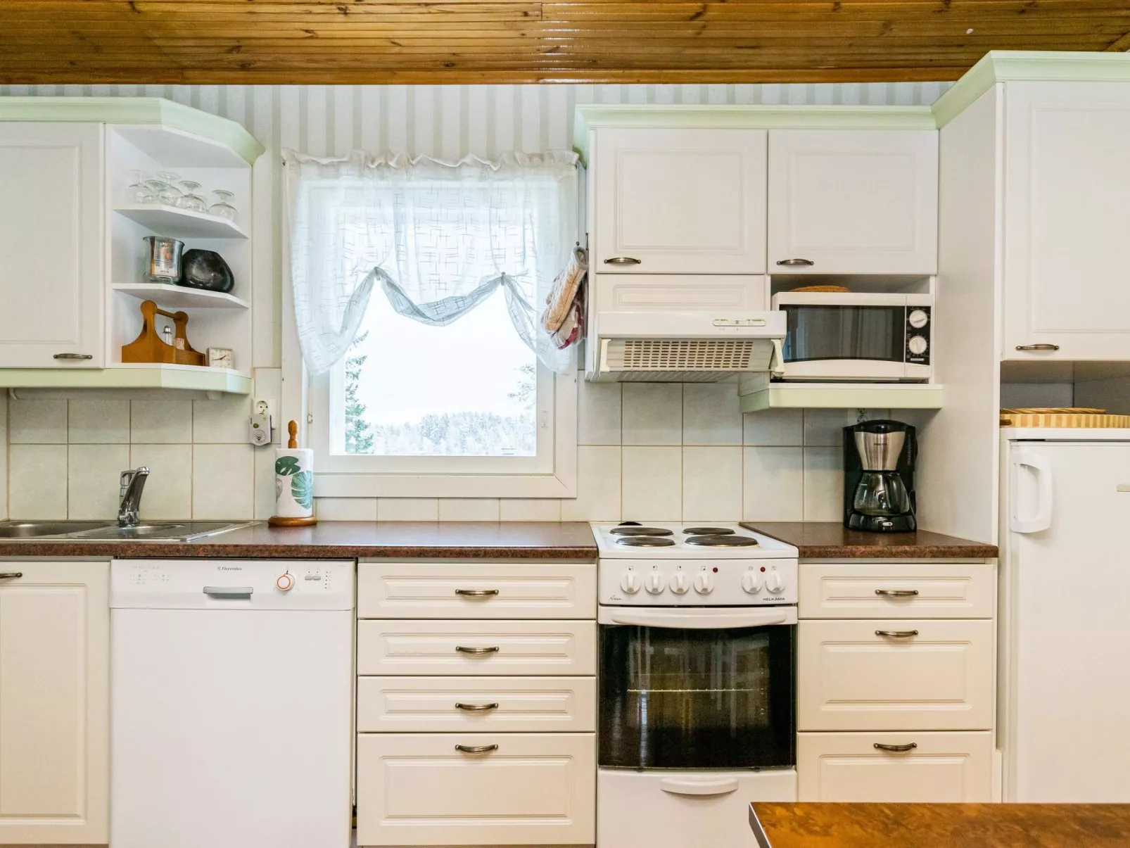 Wanha karminranta-Inside