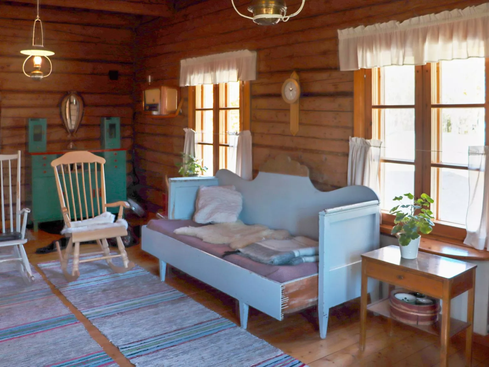 Laattajan hirsipirtti-Inside