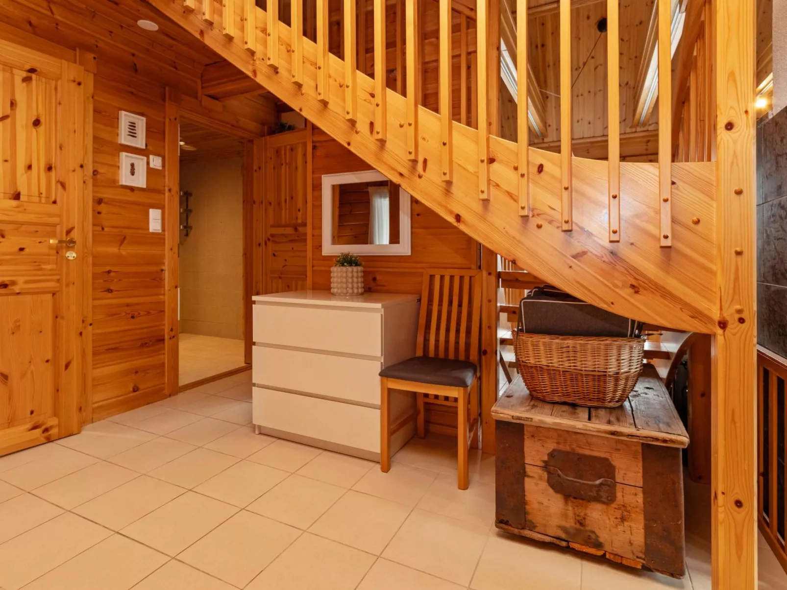 Tintin mökki-Inside